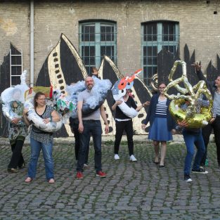 Sculpture à partir de boues gonflable, à porter sur le corps, dans le cadre de l'événement Entre lacs 2016